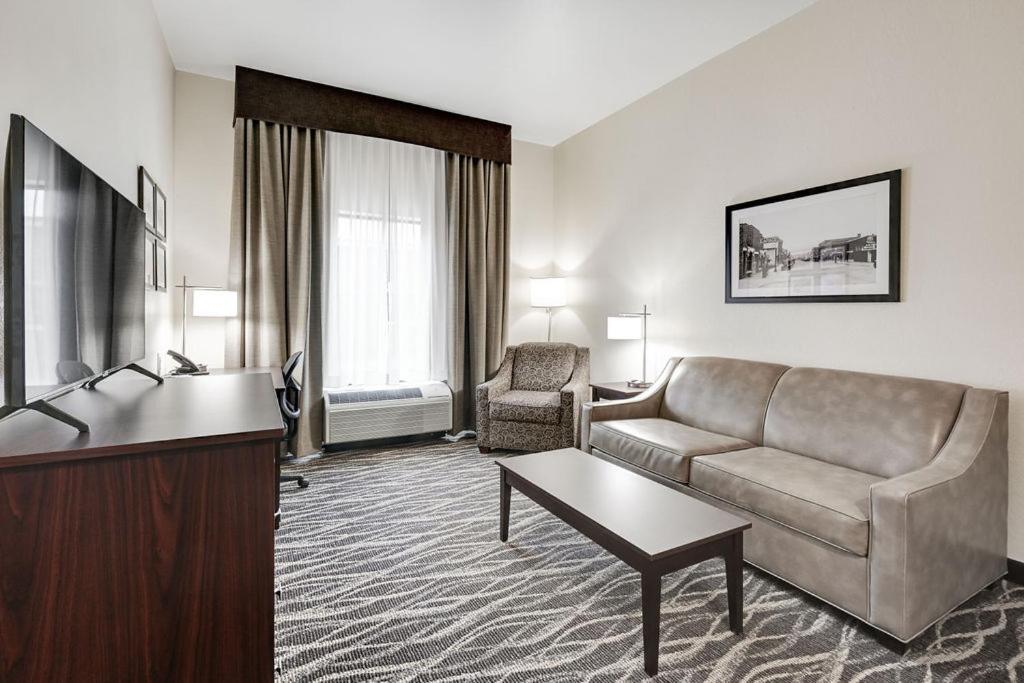 Cobblestone Hotel & Suites - Mosinee Bagian luar foto