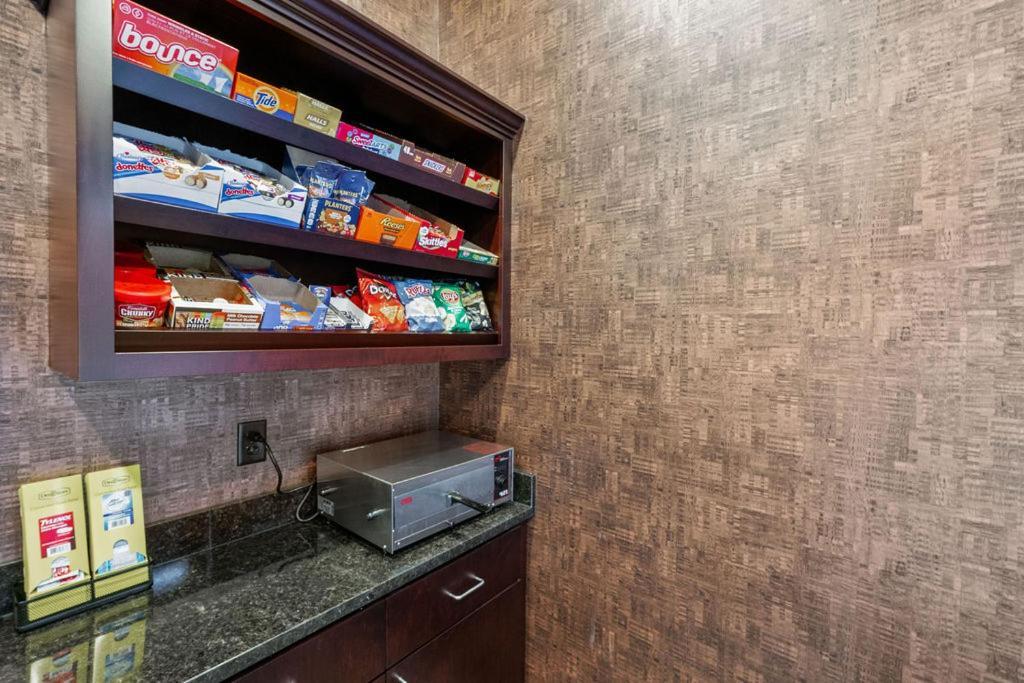 Cobblestone Hotel & Suites - Mosinee Bagian luar foto